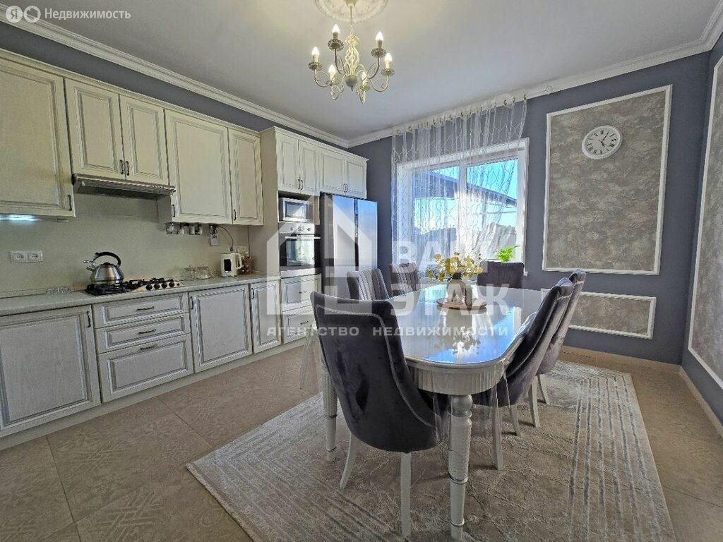 Дом, 195 м², 6 соток