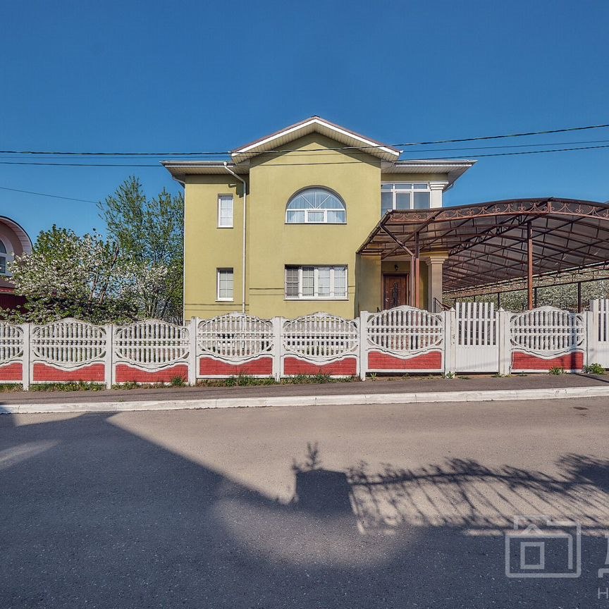 Коттедж, 280 м², 10.4 соток