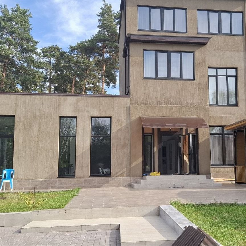 Дом, 221 м², 10 соток