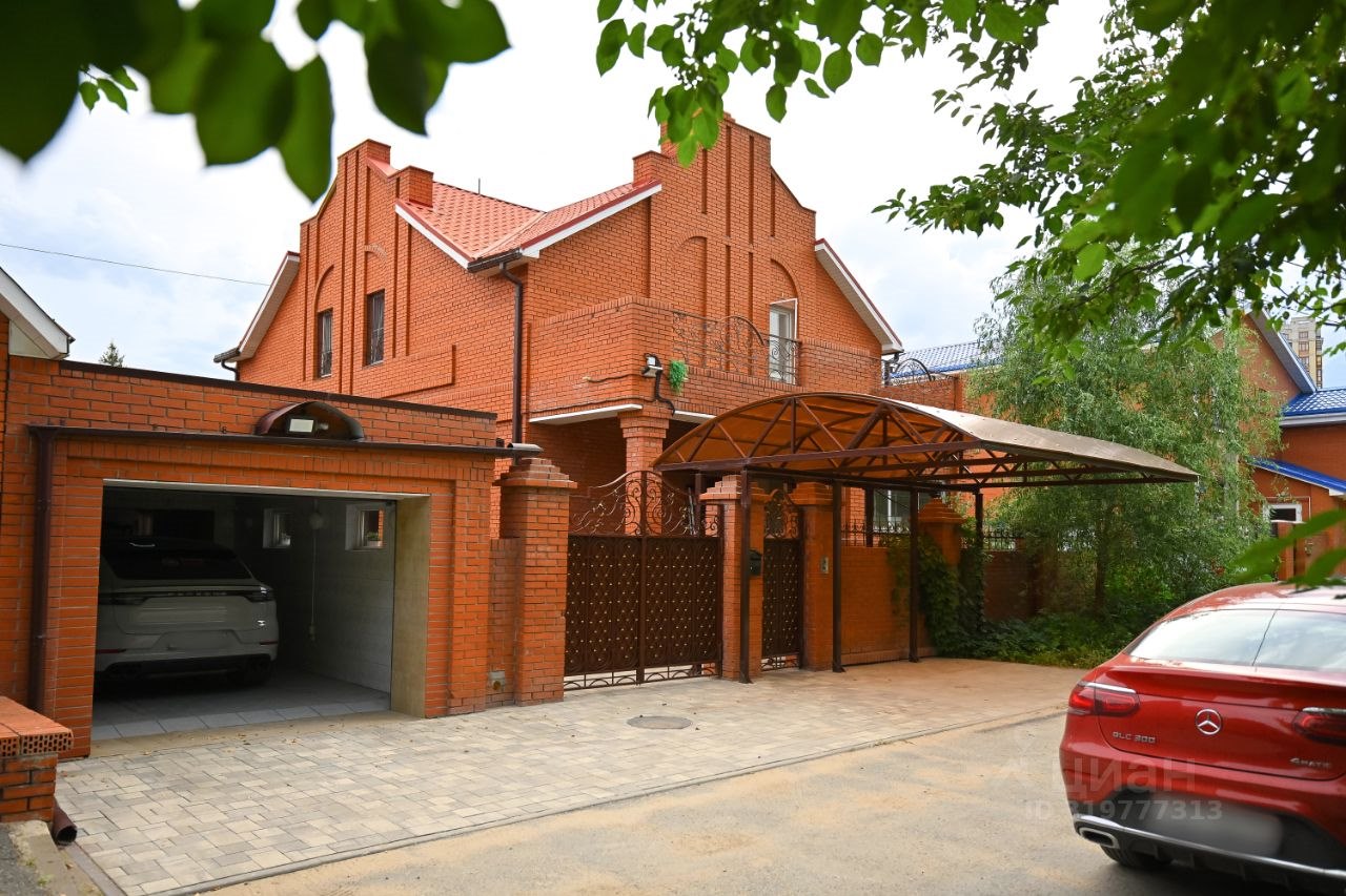 Коттедж, 300 м², 9 соток