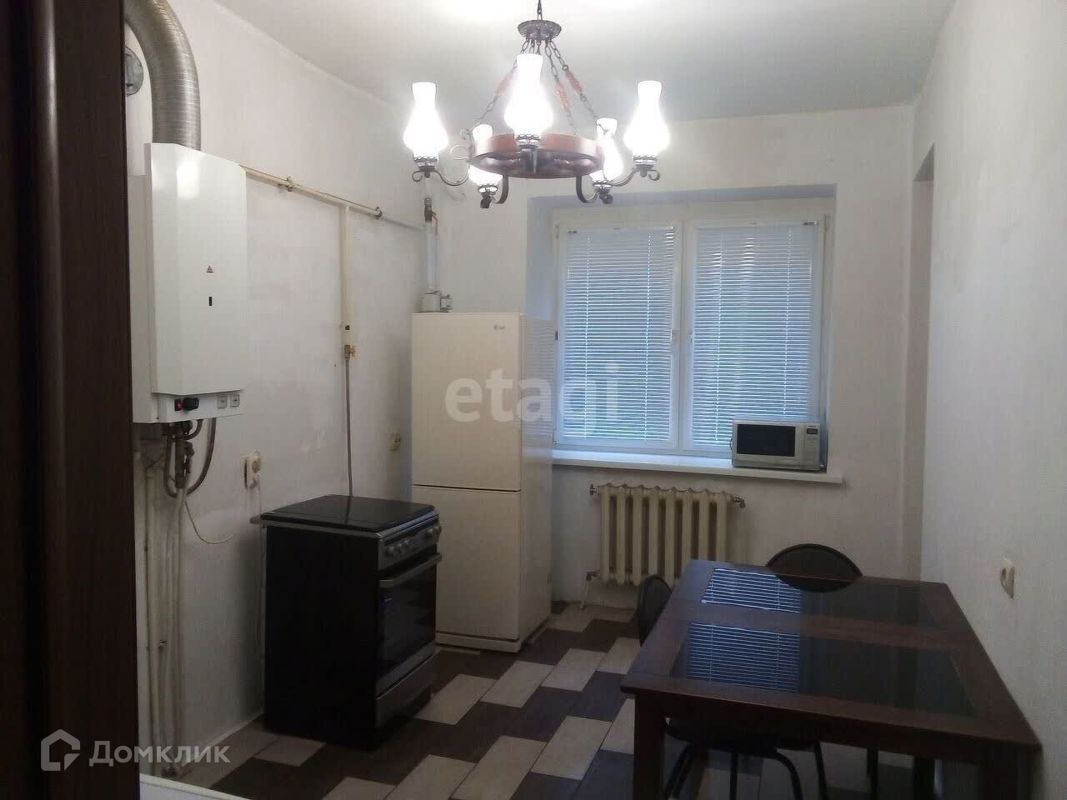 3-комн., 82 м², 1/6 этаж