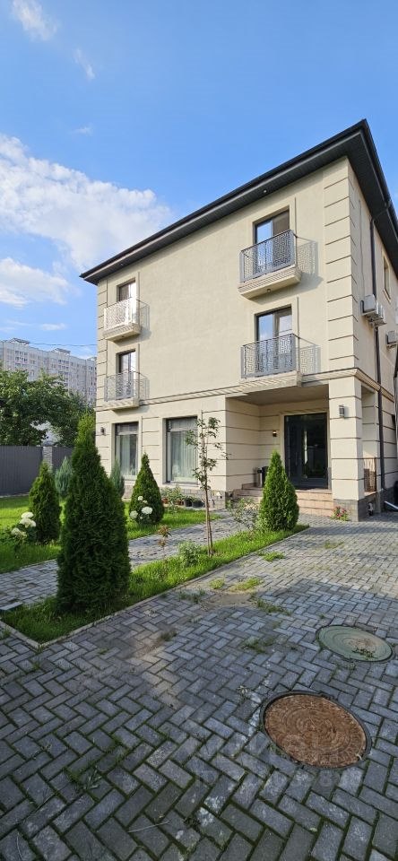 Дом, 440 м², 3.77 сотки