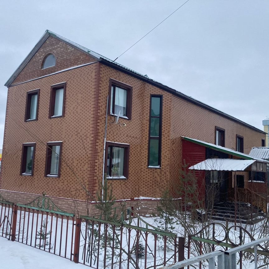  дом, 300 м², 5 соток