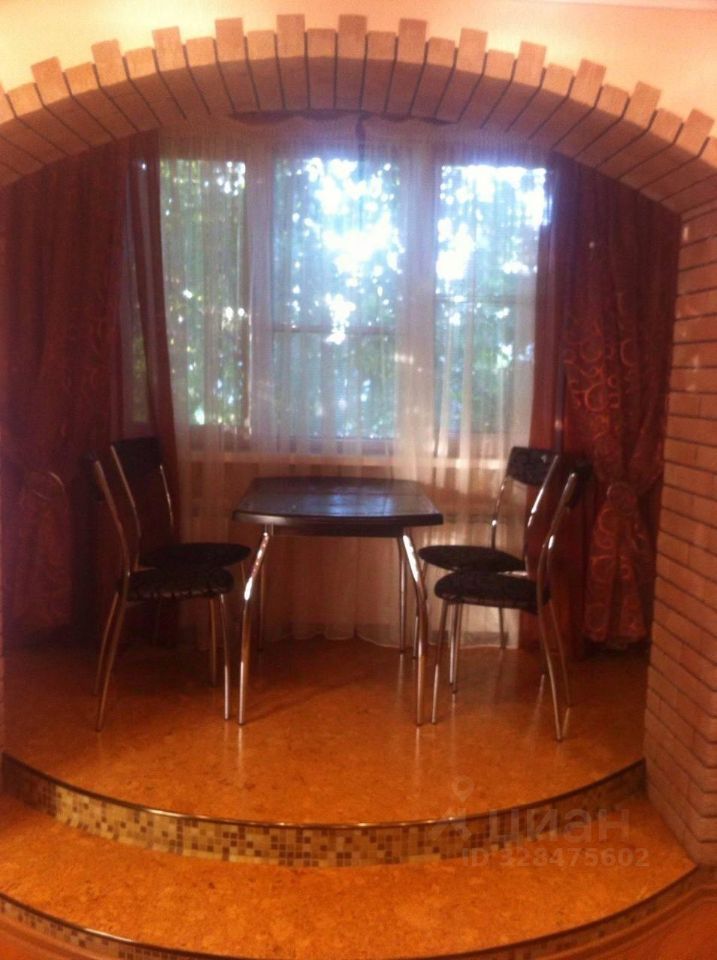 4-комн. квартира, 100 м², 1/5 этаж