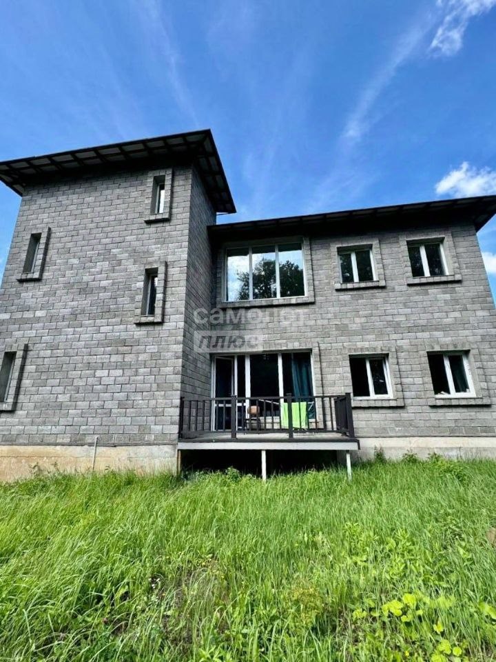 Коттедж, 192 м², 6 соток