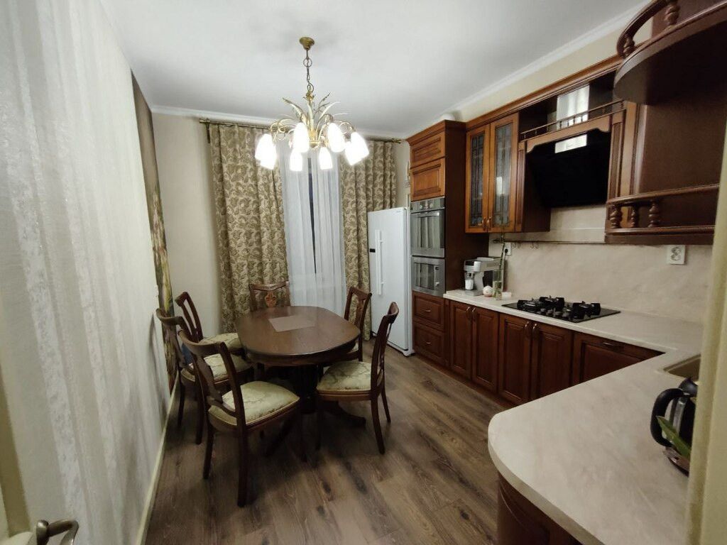 2-комн. квартира, 76 м2, 6/6 этаж