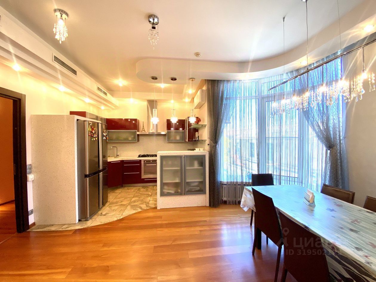 4-комн. квартира, 200 м2, 4/8 этаж