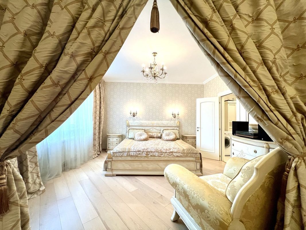 4-комн., 141.3 м², 4/6 этаж