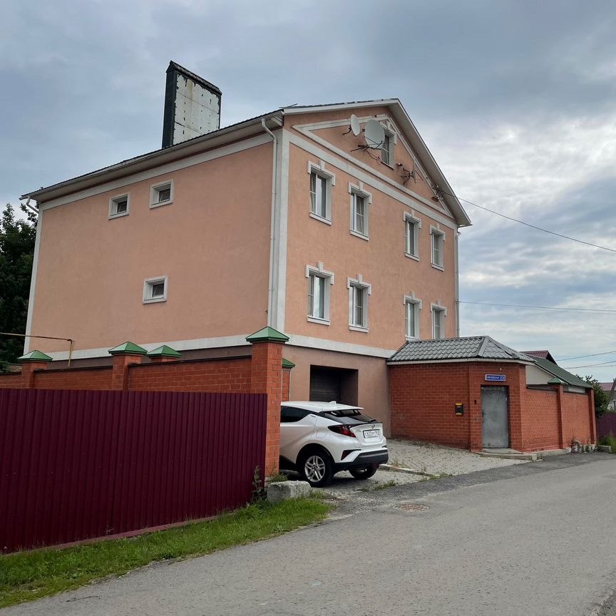 Коттедж, 376.7 м², 6 соток