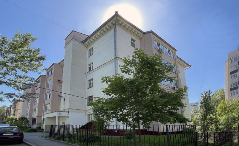 3-комн., 140 м², 1/6 этаж