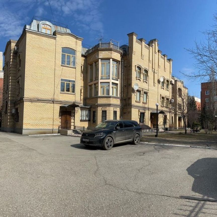 5-комн., 180 м², 2/4 этаж