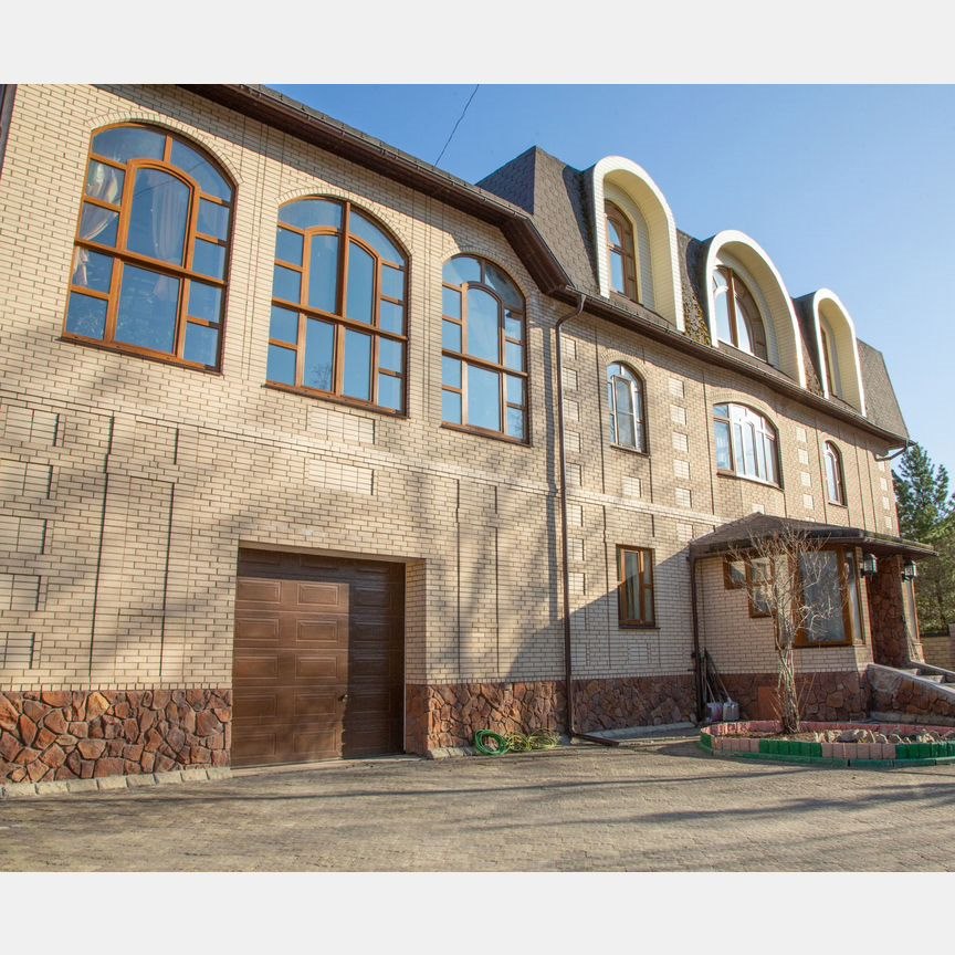 Дом, 871 м², 14 соток