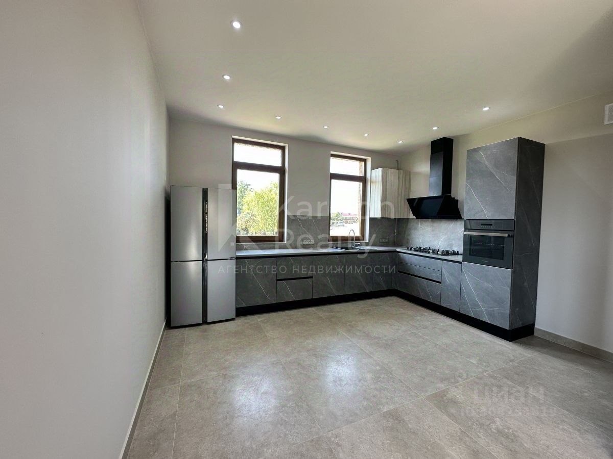 Дом, 435.1 м², 8 соток