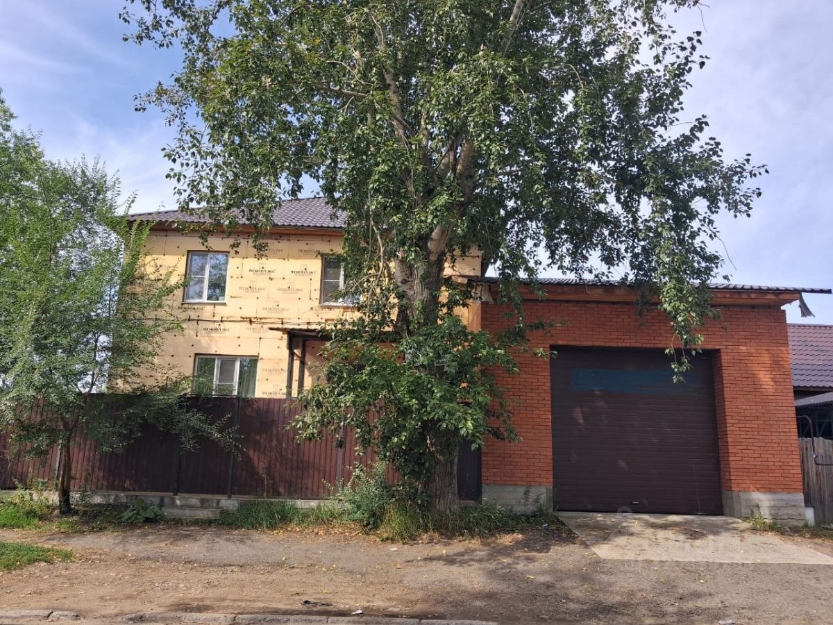 3-этажный дом, 208.2 м², 7 соток