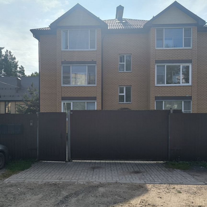 3-комн., 82 м², 1/3 этаж