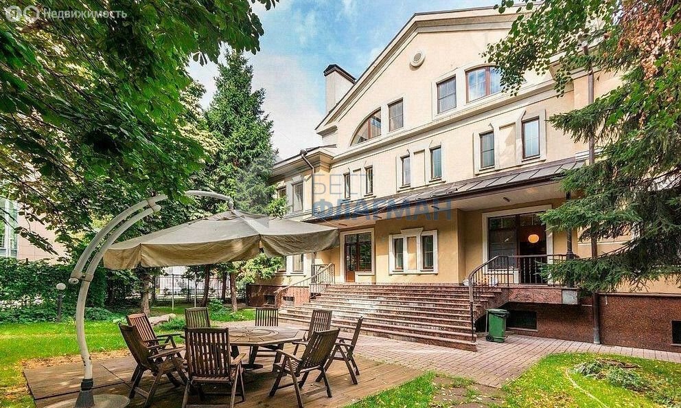 Дом, 1040 м², 14 соток