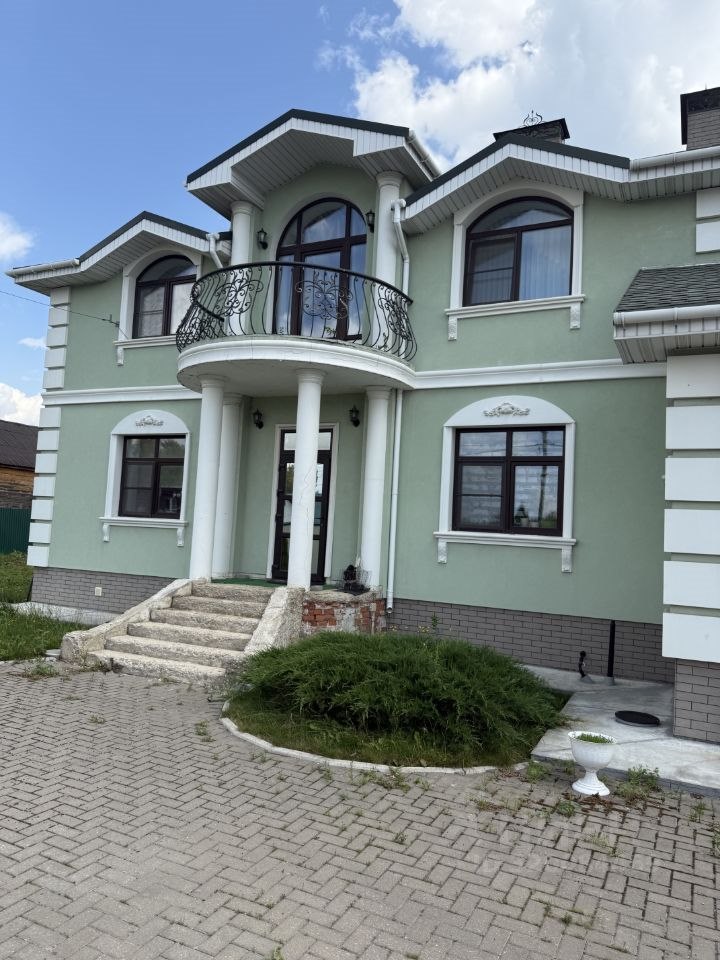 Коттедж, 367.3 м², 15 соток