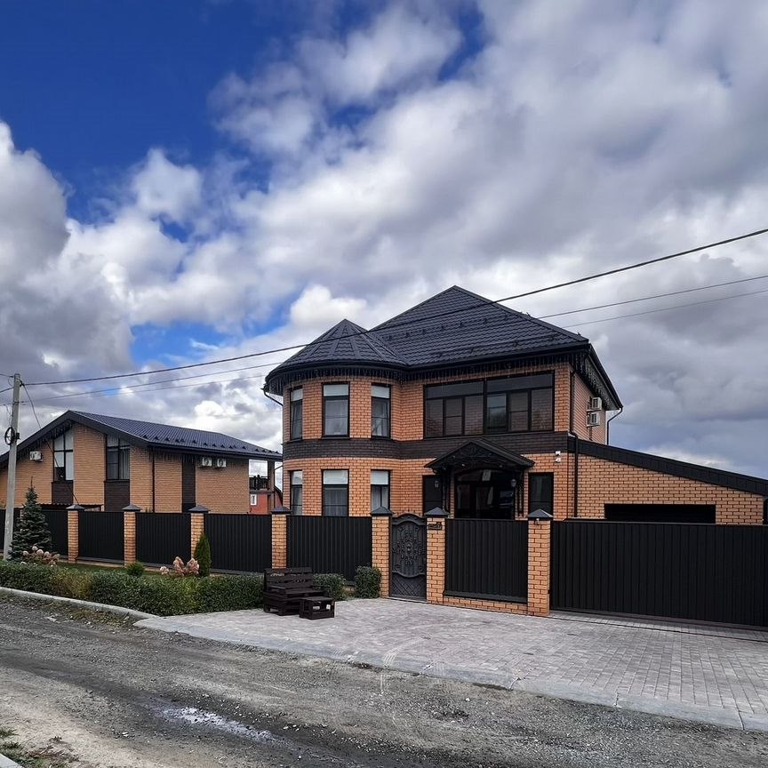 Коттедж, 330 м², 17 соток