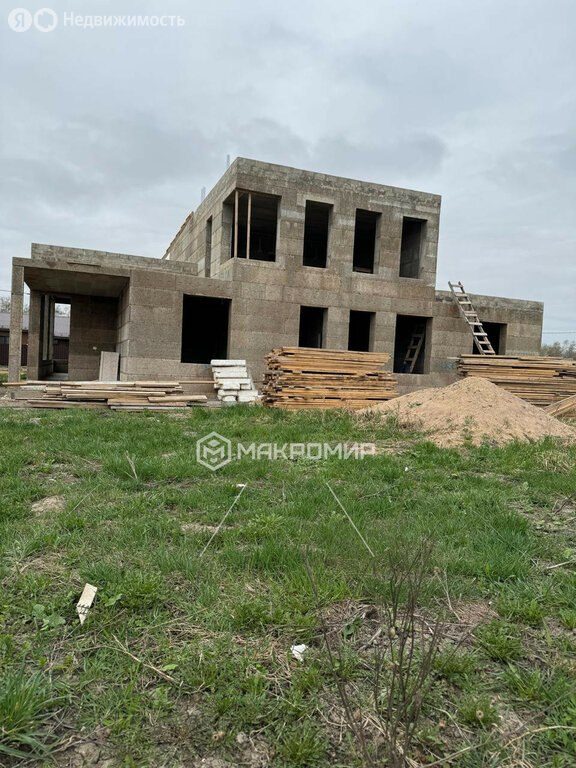 Дом, 298.8 м², 11 соток