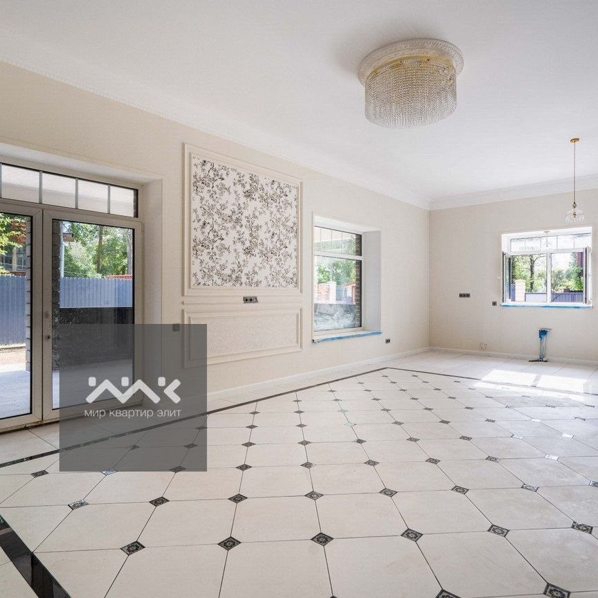 Дом, 476.1 м², 12.7 соток