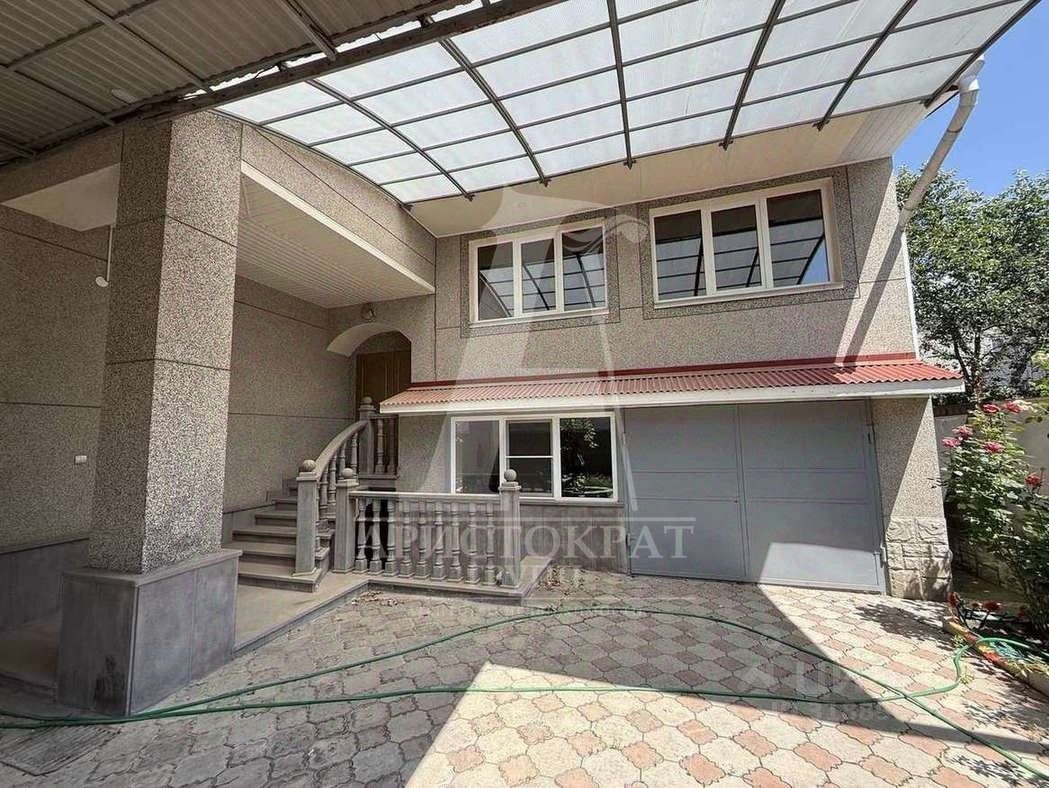 3-этажный дом, 377.5 м², 4.4 сотки