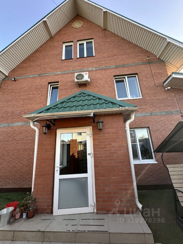 Коттедж, 280 м², 13 соток