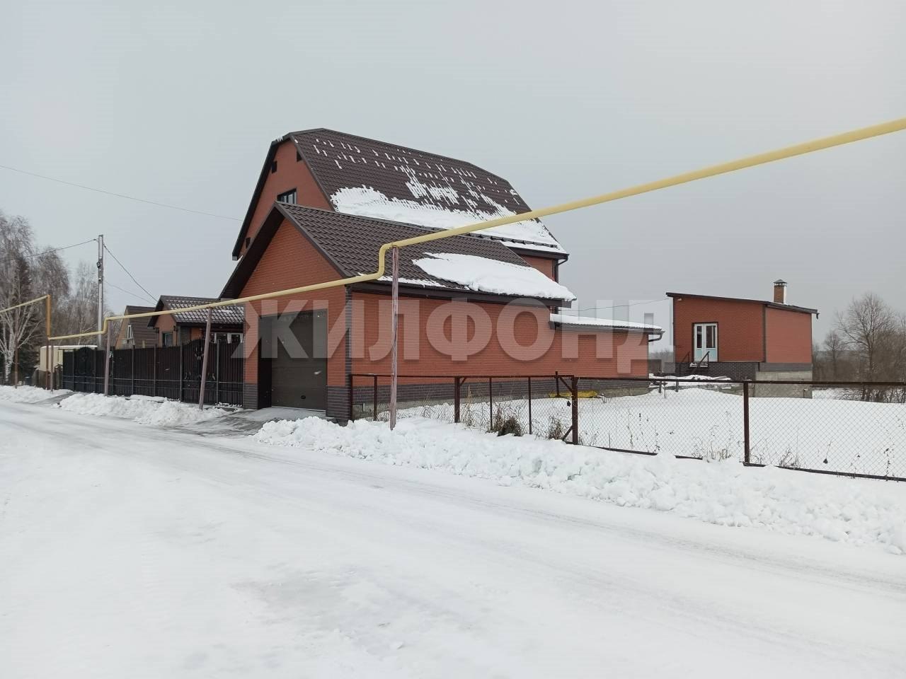  дом, 220 м², 8 соток