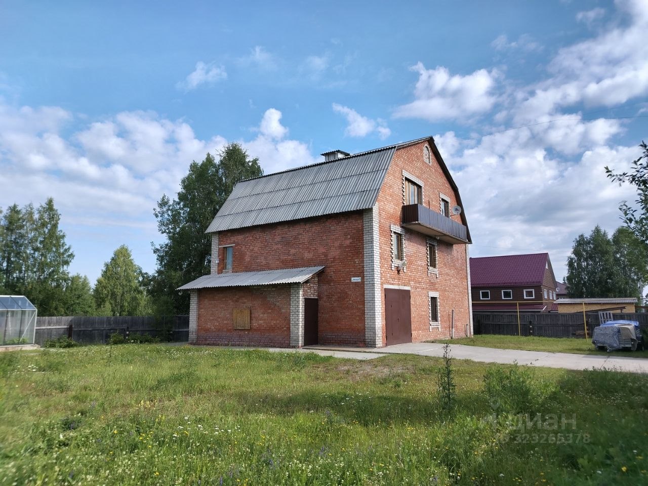 Коттедж, 300 м², 15 соток