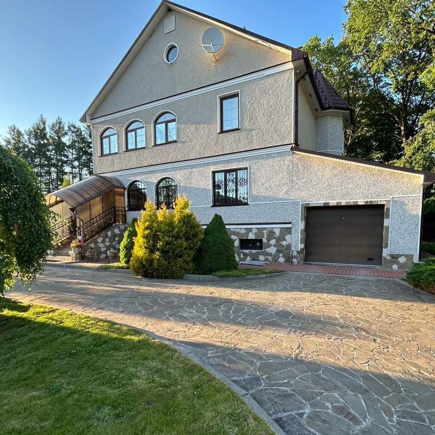  дом, 371 м², 42.5 сотки