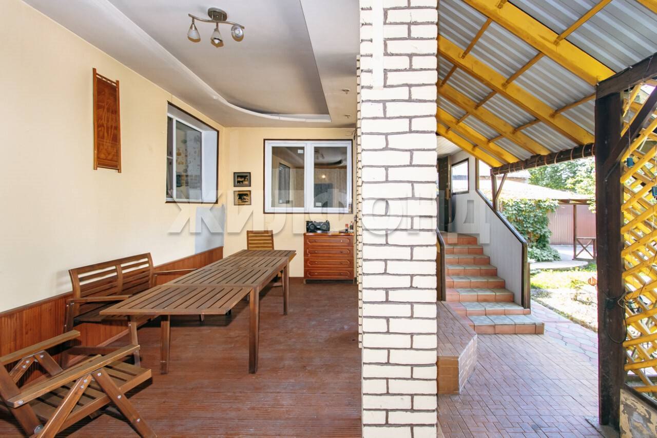  дом, 398 м², 7 соток