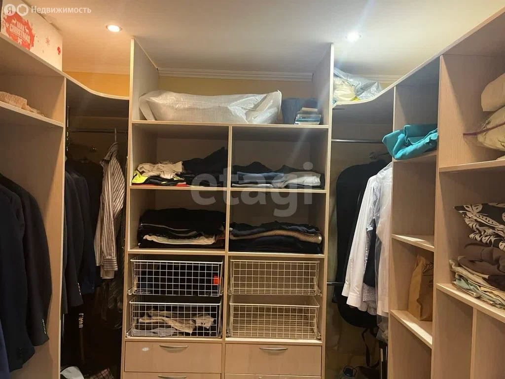 4-комн., Квартира, 241.9 м², 1/3 этаж