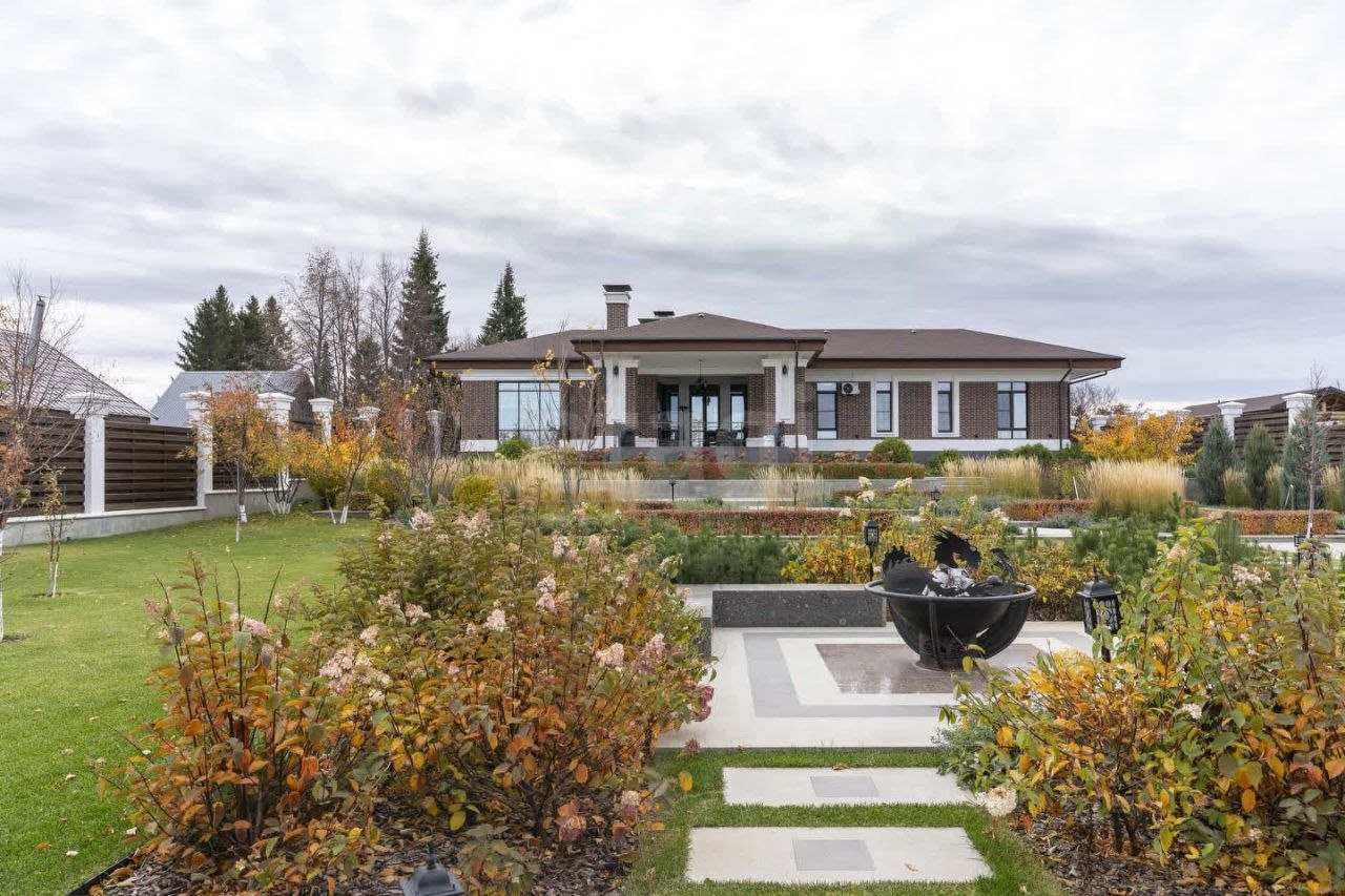 Дом, 426 м², 37.61 соток