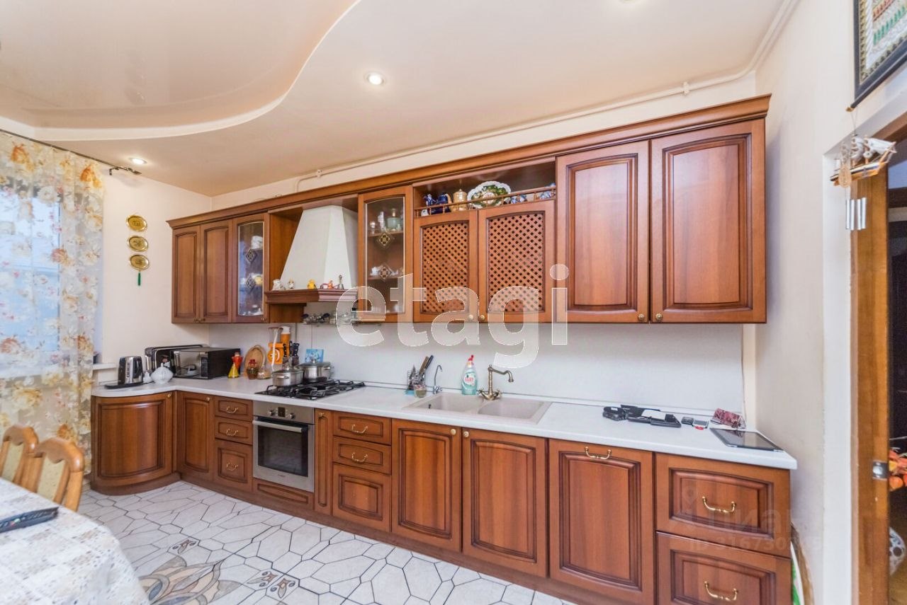 Дом, 300 м², 10 соток