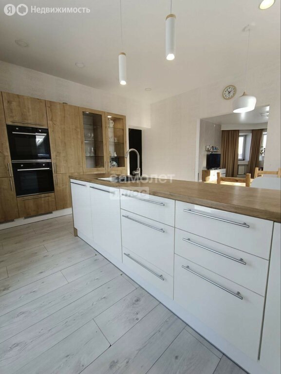 Дом, 450 м², 14 соток