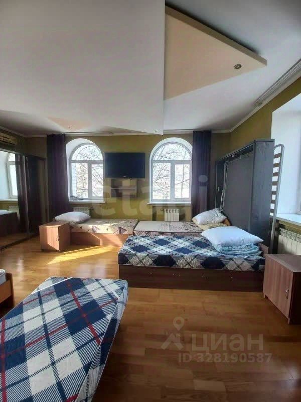 Комната в 1-комн. квартире, 409.7 м2, 1/3 этаж