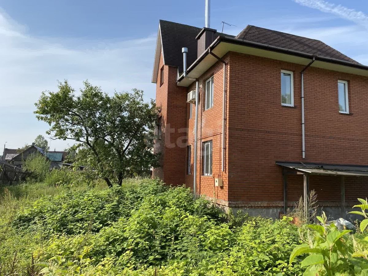 Дом, 222.4 м², 18.05 соток