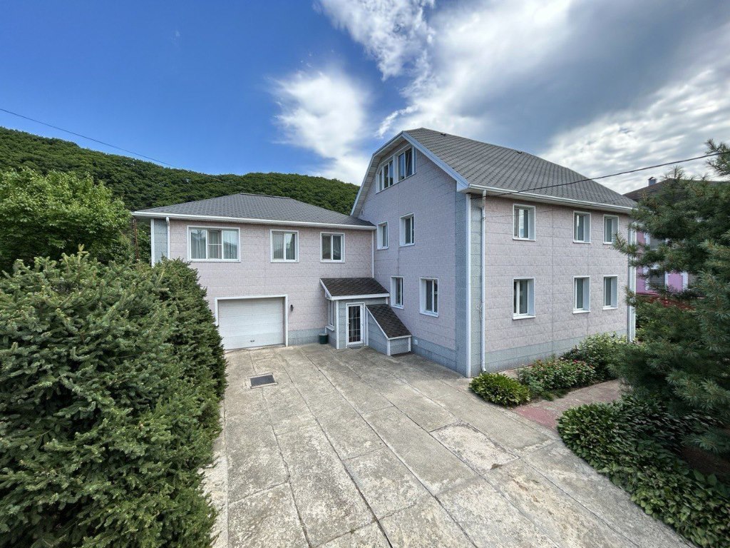 Коттедж, 250 м², 15 соток