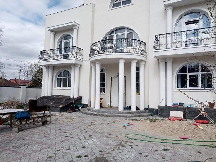 Коттедж, 560.3 м², 10 соток