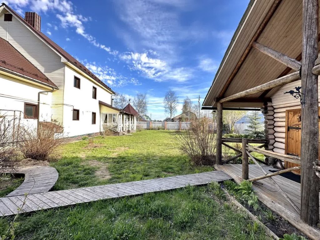 Дом, 220 м², 10.5 соток