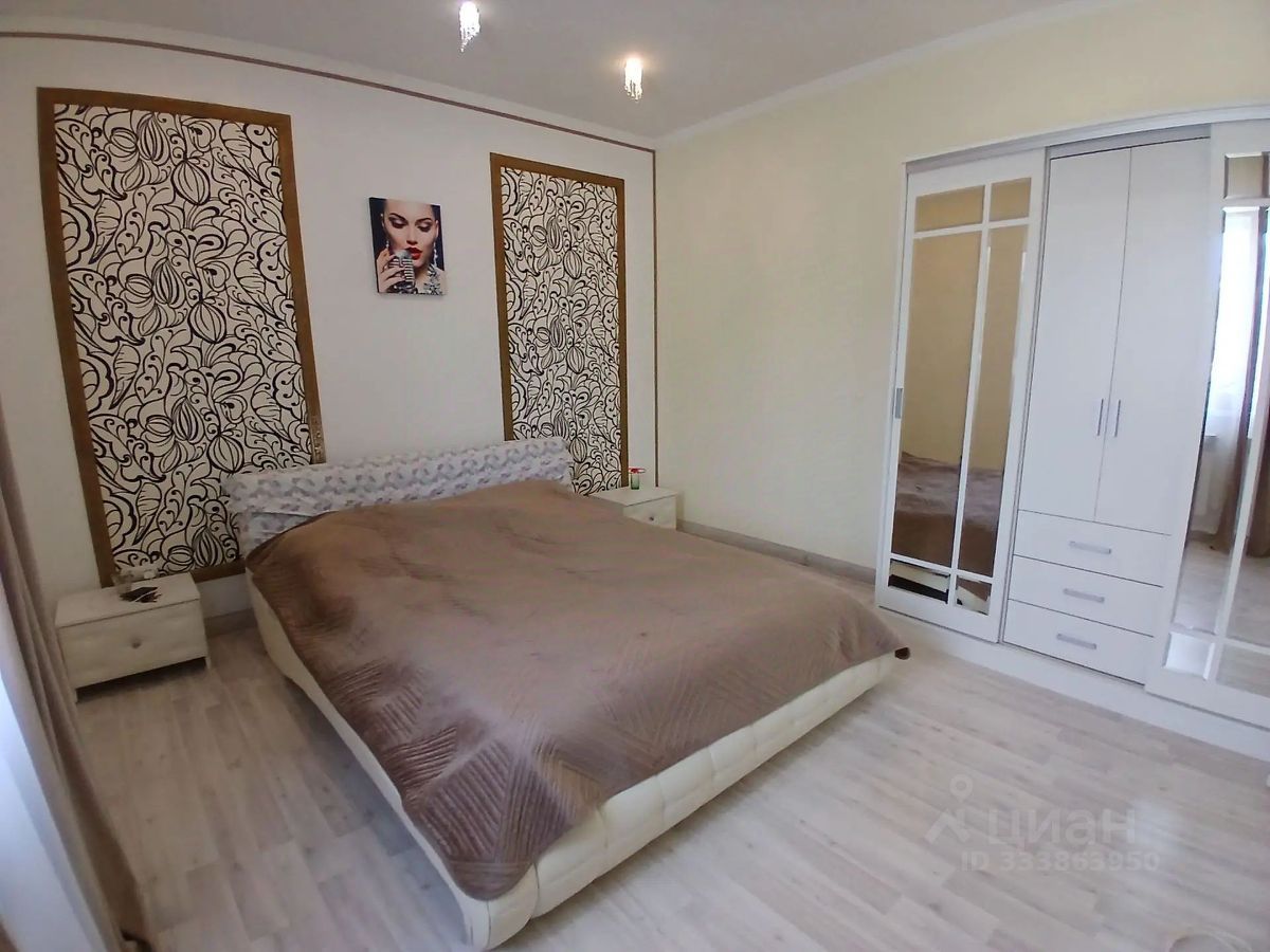 Дом, 305.6 м², 6 соток