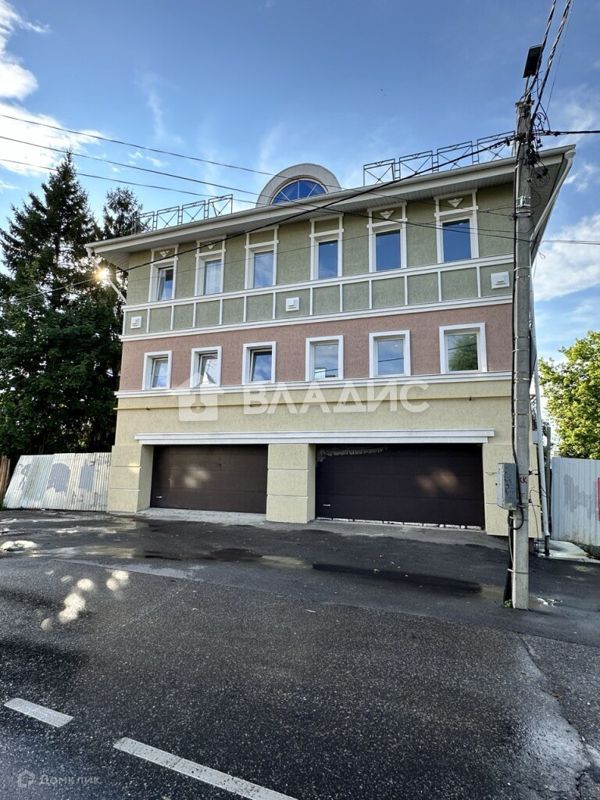 3-комн., 189.9 м², 2/3 этаж
