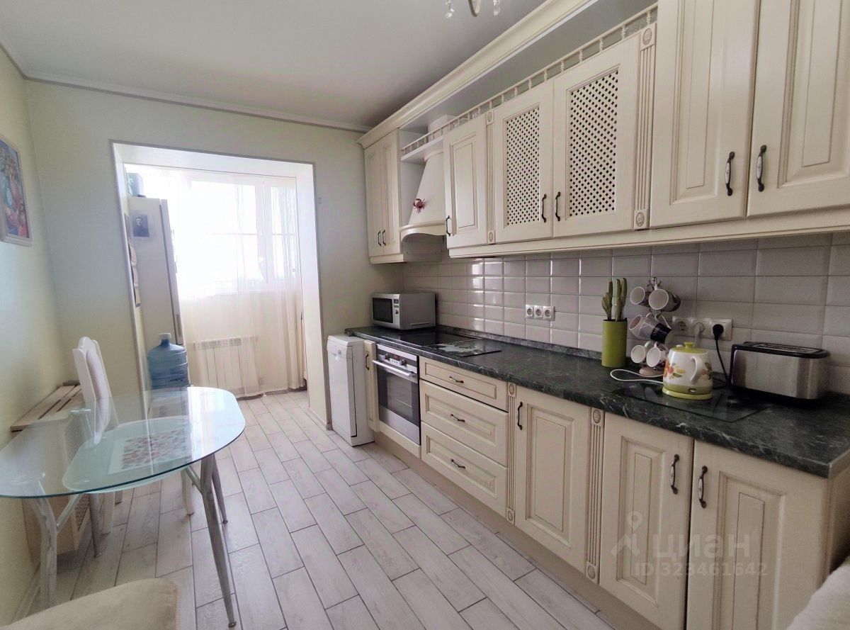 2-комн., 83 м², 8/10 этаж