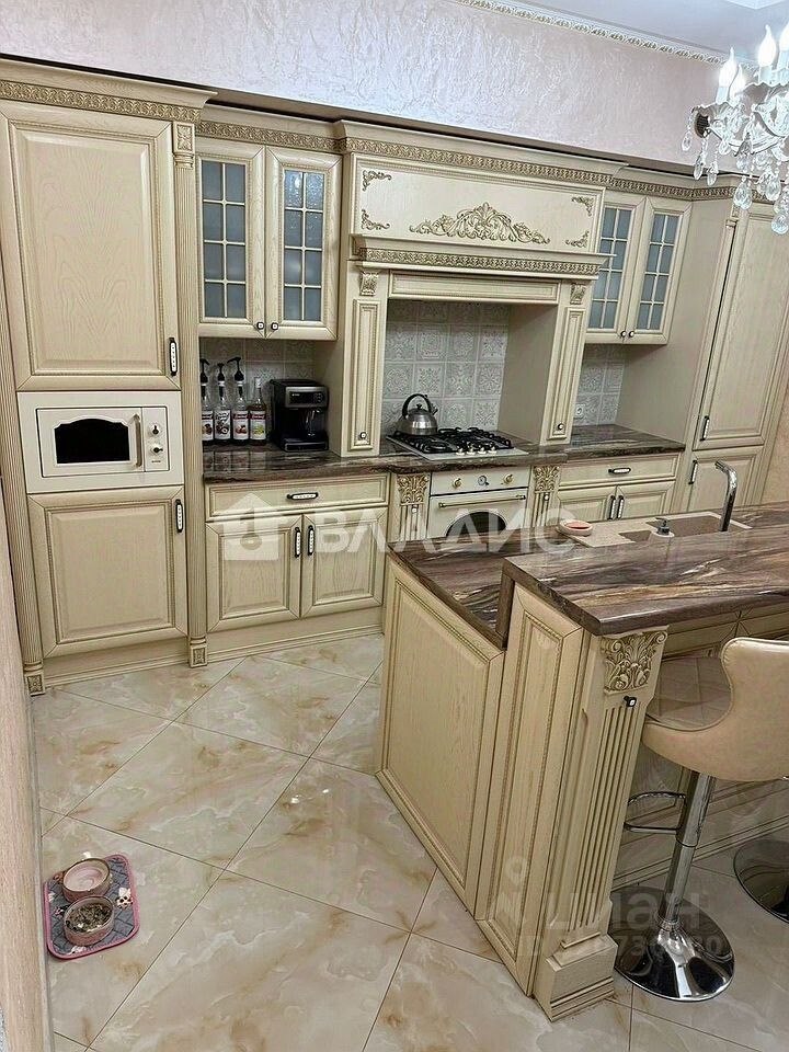 3-этажный дом, 250 м², 7.38 соток