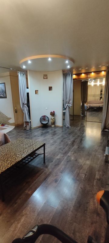 2-комн., 70 м², 1/9 этаж