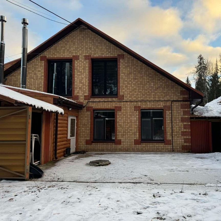 Коттедж, 355 м², 12 соток