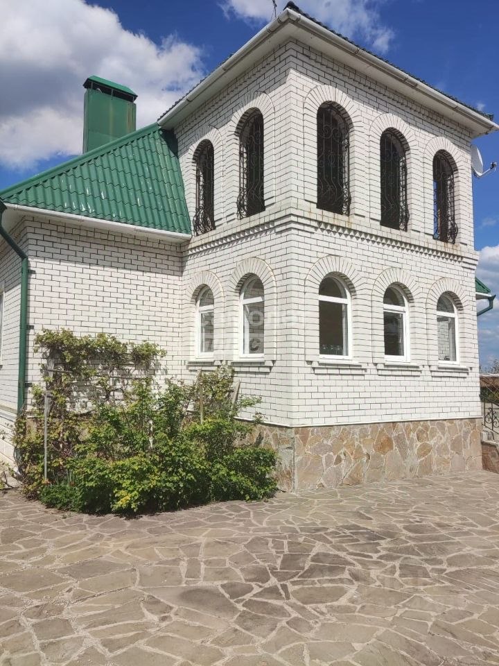 Коттедж, 300 м², 15 соток