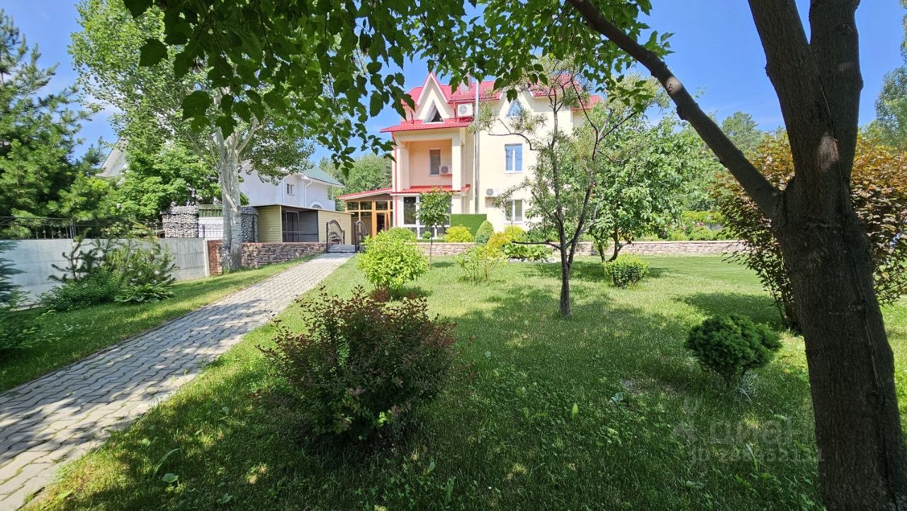 Коттедж, 305.9 м², 14 соток