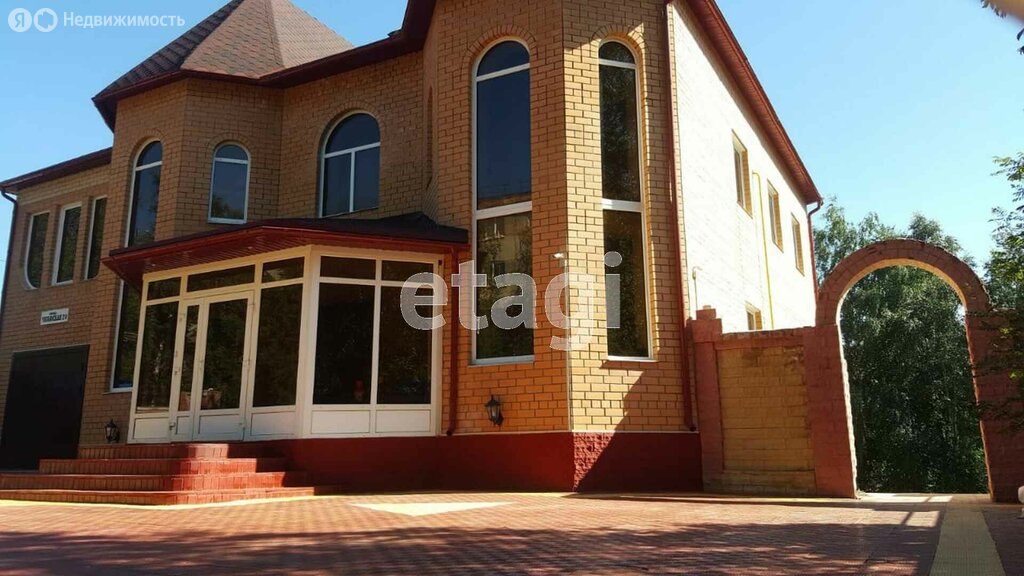 Дом, 489.6 м², 4.896 сотки