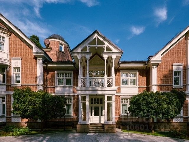 Коттедж, 1847 м², 1.7 сотка