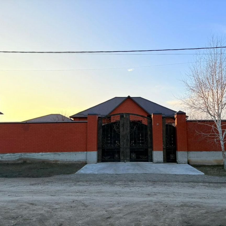  дом, 182 м², 12 соток